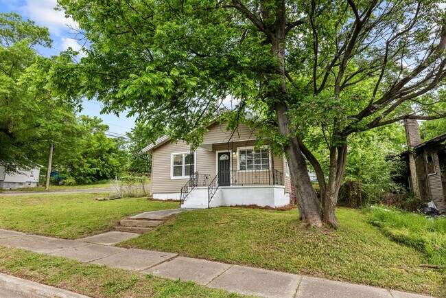 Foto del edificio - Charming 4 Bedroom, 1 Bathroom house