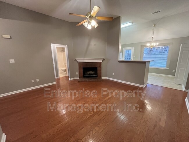 Foto del edificio - 3783 Walden Meadow Dr