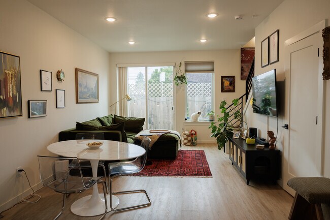 Foto del edificio - 7474 N Oswego Ave