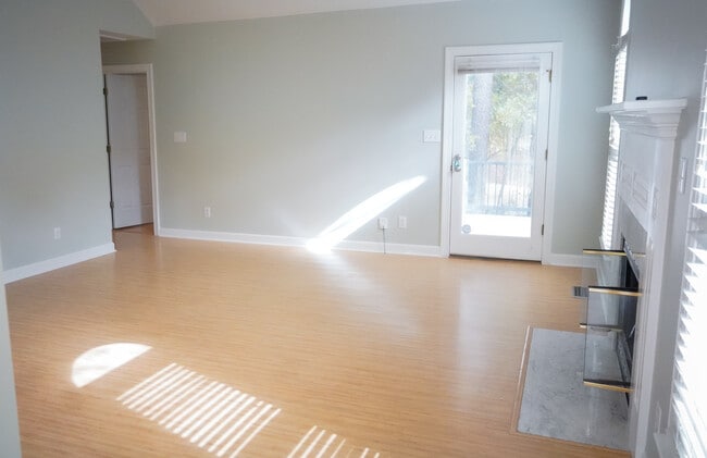 Living Room - 3801 Lake Point Cir