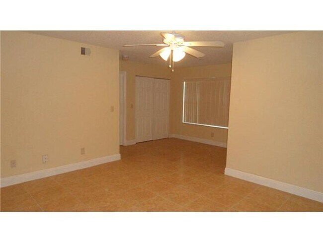 Building Photo - Remodeled 2 Bedroom / 2 Bathroom Condo wit...