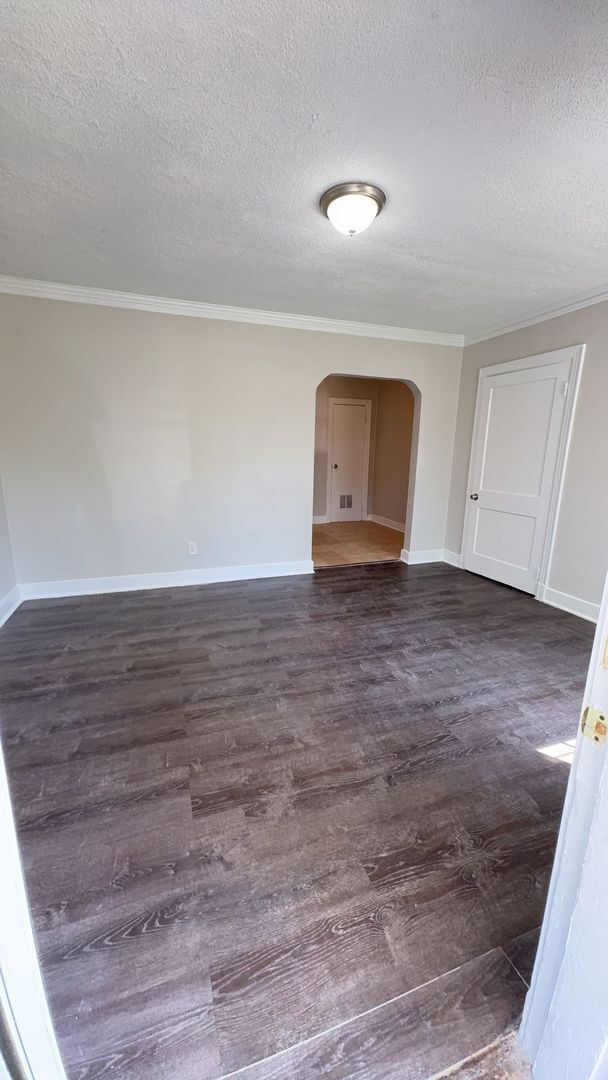 Building Photo - Charming 1 bedroom 1 bathroom Duplex - 1/2...