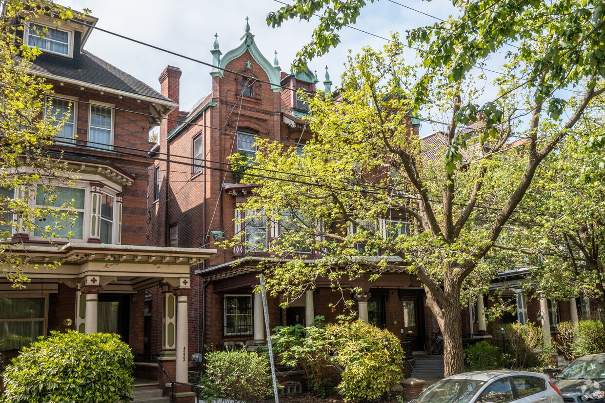 Primary Photo - 4224-4244 Pine St