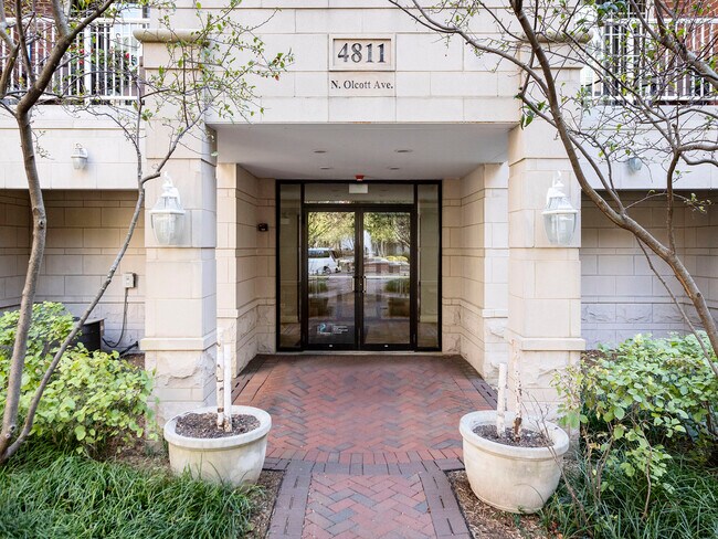 Foto del edificio - 4811 N Olcott Ave