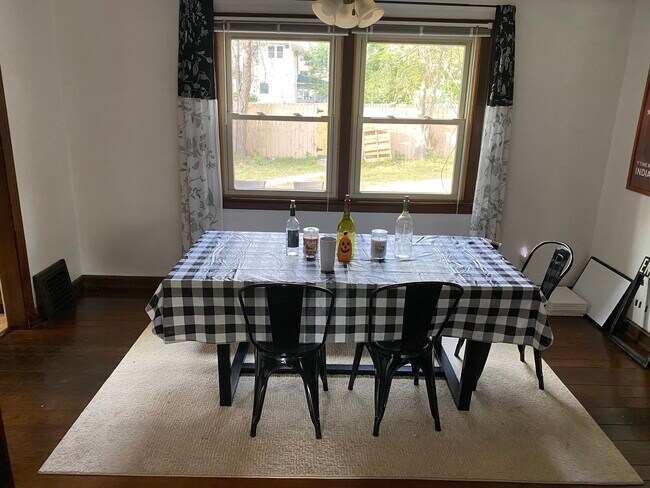 Foto del edificio - 925 E Hunter Ave