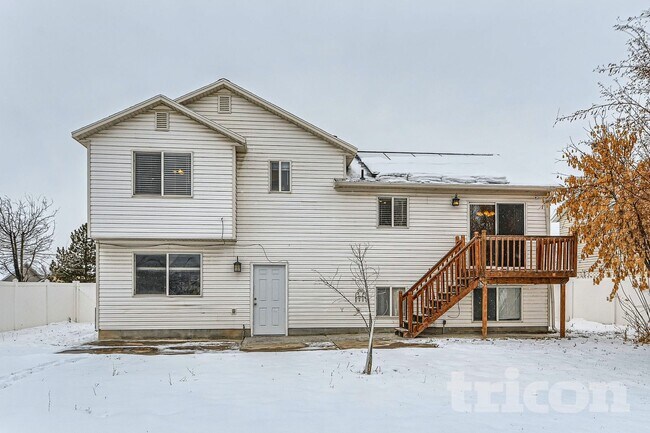 Foto del edificio - 5206 Midland Dr