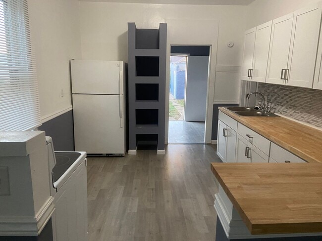 Foto del edificio - CUTE 2 BEDROOM/1 BATH HOME IN PUEBLO