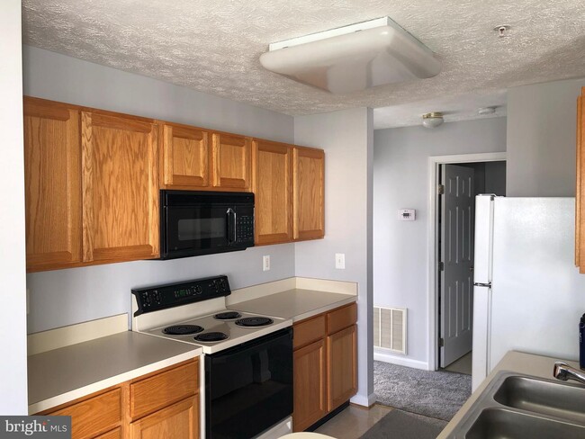 Building Photo - 6404 Weatherby Ct