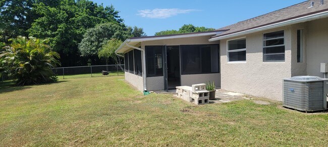 Foto del edificio - 1502 SE Hearne Ct