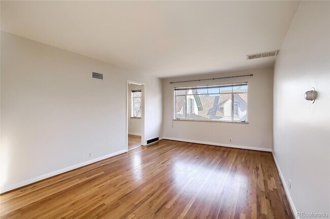 Foto del edificio - 36 N Washington St