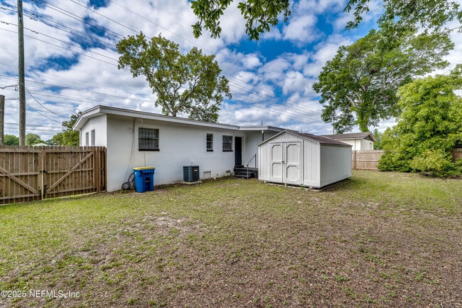 Building Photo - 7419 Merrill Rd