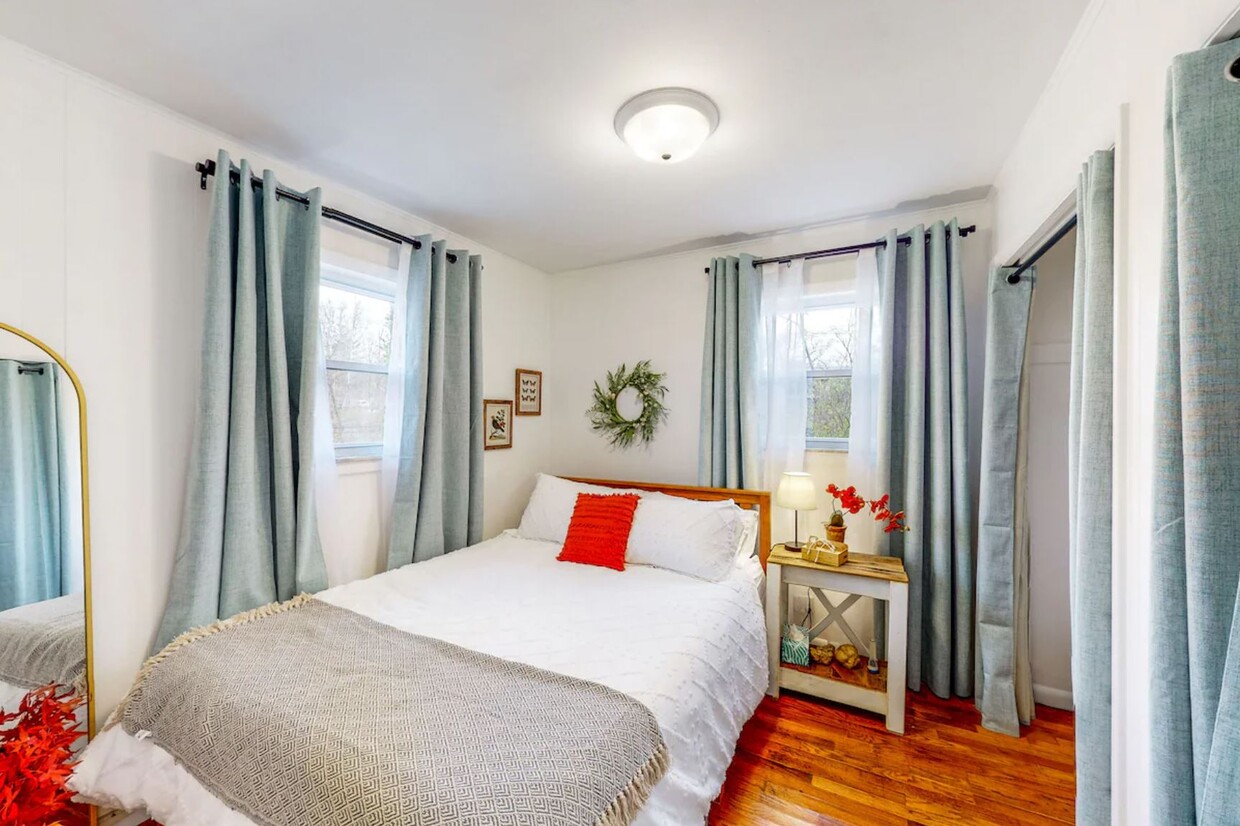 Foto principal - 839 N Smith Rd