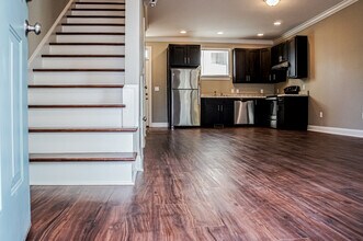 Building Photo - 913 W M.L.K. Blvd