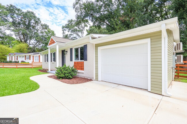 Building Photo - 1208 Williams Cir