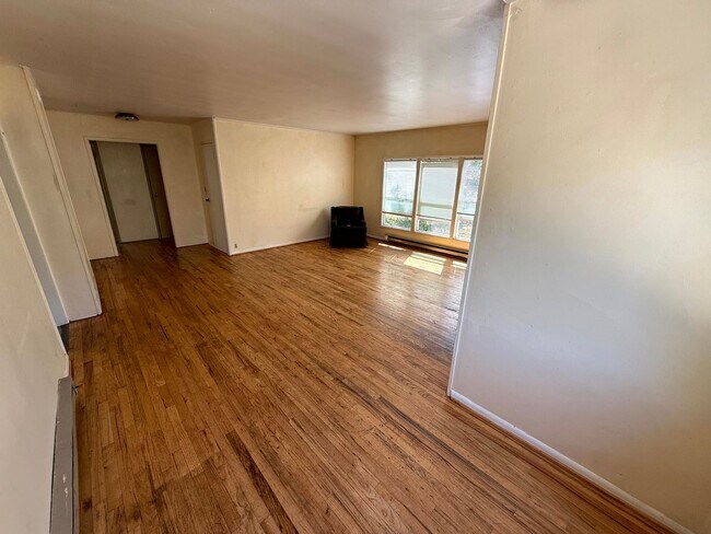 Foto del edificio - 3 Bedroom Duplex Close to U of O Campus