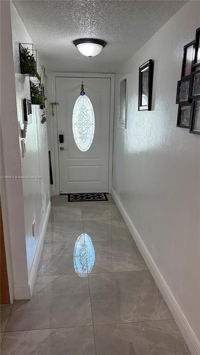 Foto del edificio - 10000 NW 80th Ct