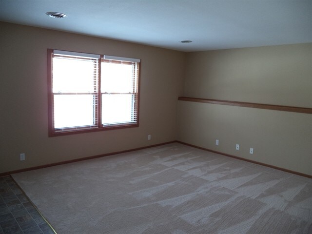 Building Photo - 536 Crestwood Court