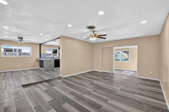 Foto del edificio - 4351 NW 25th St