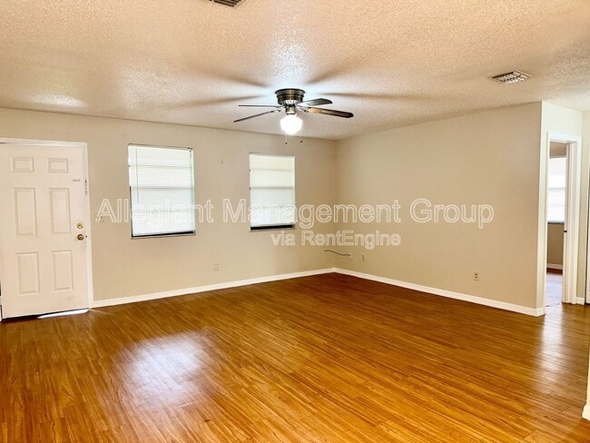 Building Photo - 1607 Dakota Ave