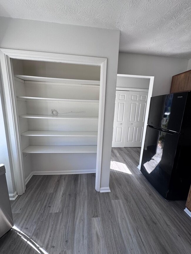 Building Photo - Modern 2-Bedroom Townhome Near Stone Mount...