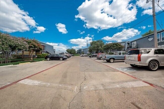 Foto del edificio - 8300 Calmont Ave