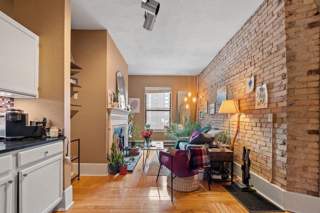 Building Photo - 609 S 9th St