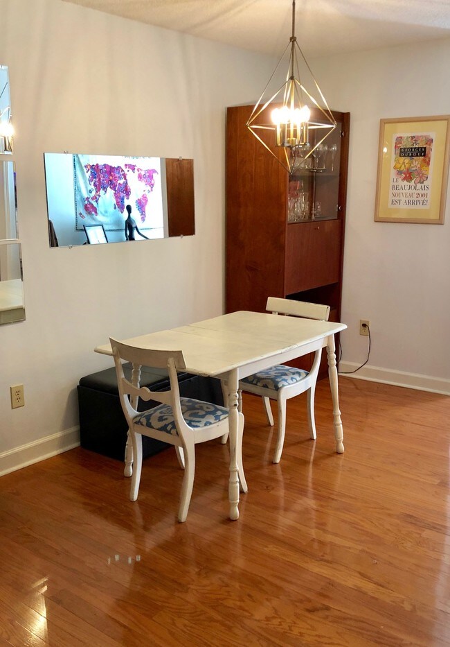 Building Photo - Available Furnished For $300 More Per Month