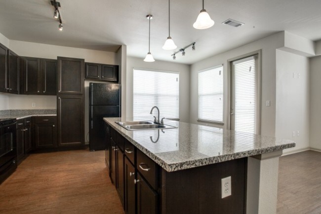 2 habitaciones, 2 baños B5 1,229 ft² - The Reserve at Village Creek