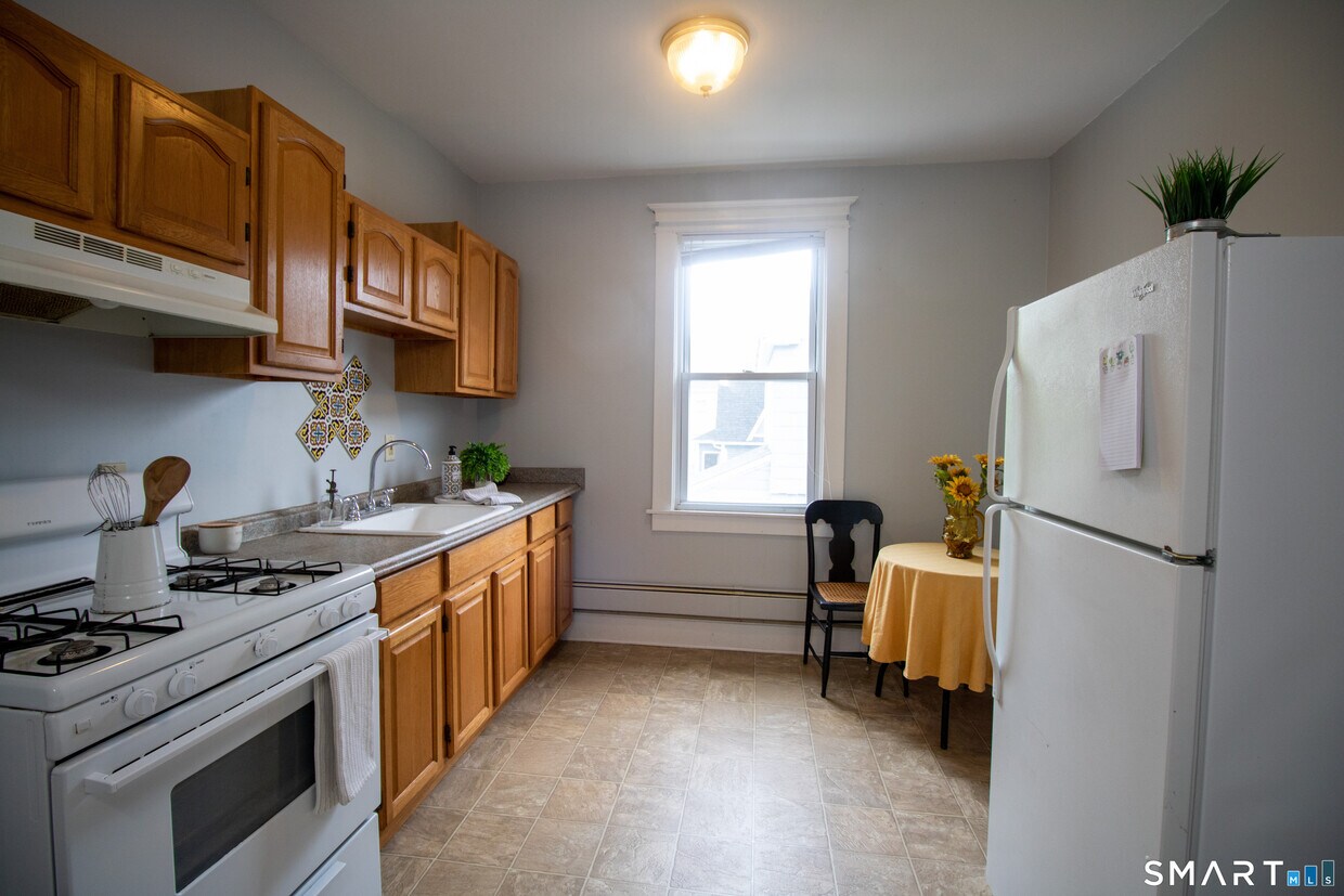 Foto principal - 88 Riverview Ave