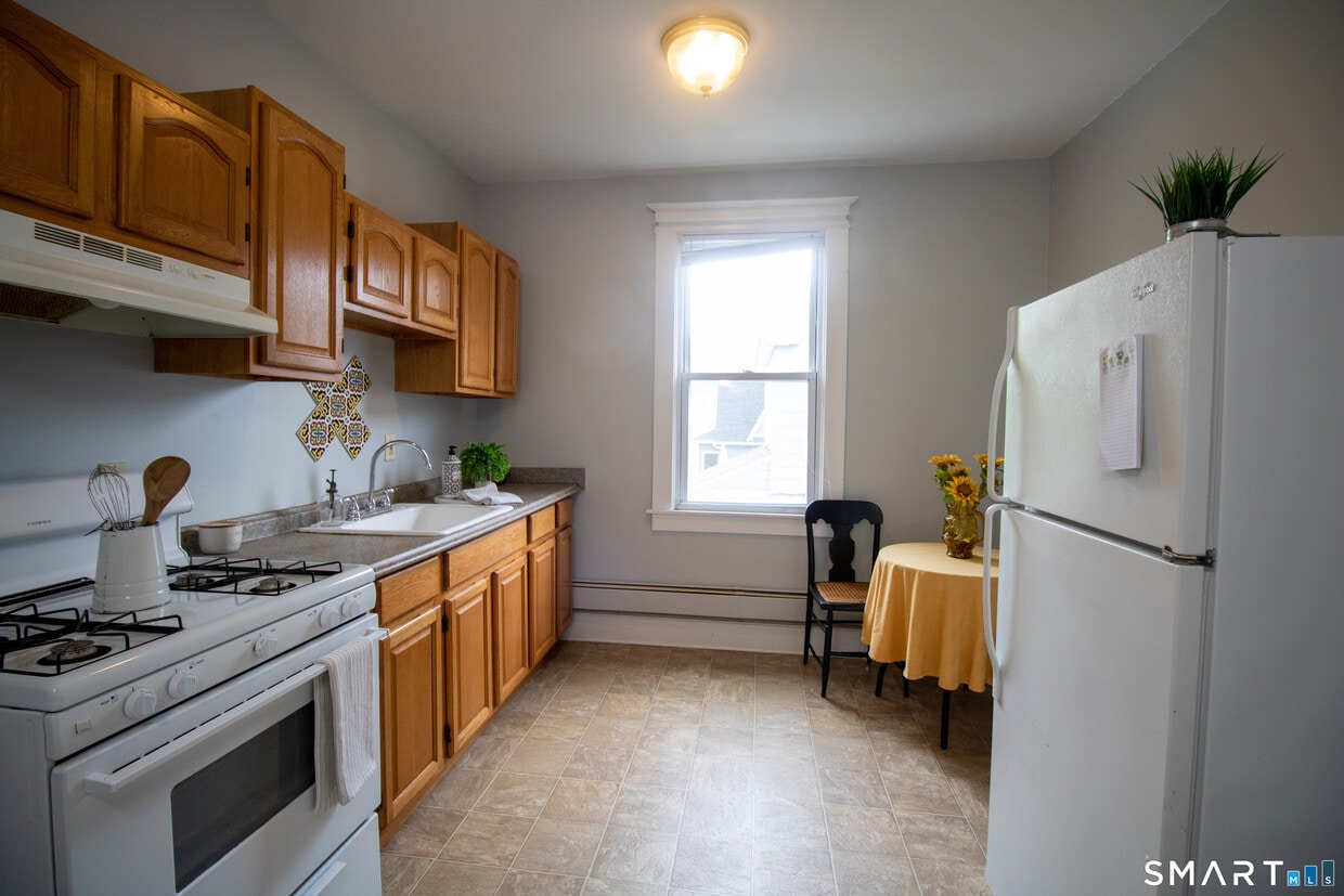 Primary Photo - 88 Riverview Ave