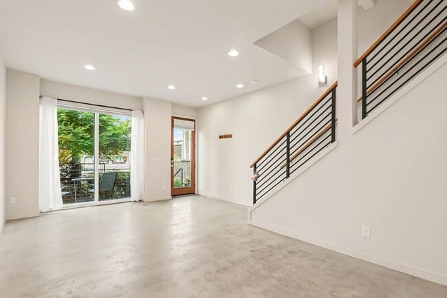 Building Photo - 3810 California Ave SW