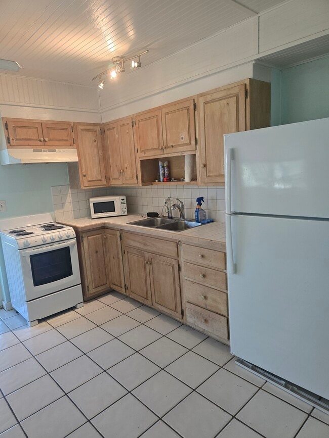 Building Photo - 247 Pueblo St