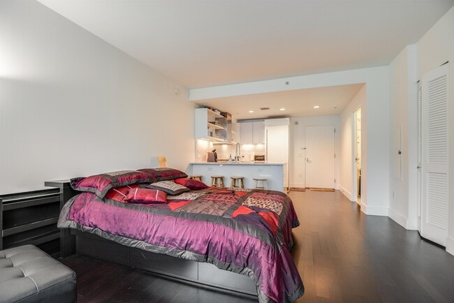 Building Photo - 77 Hudson St