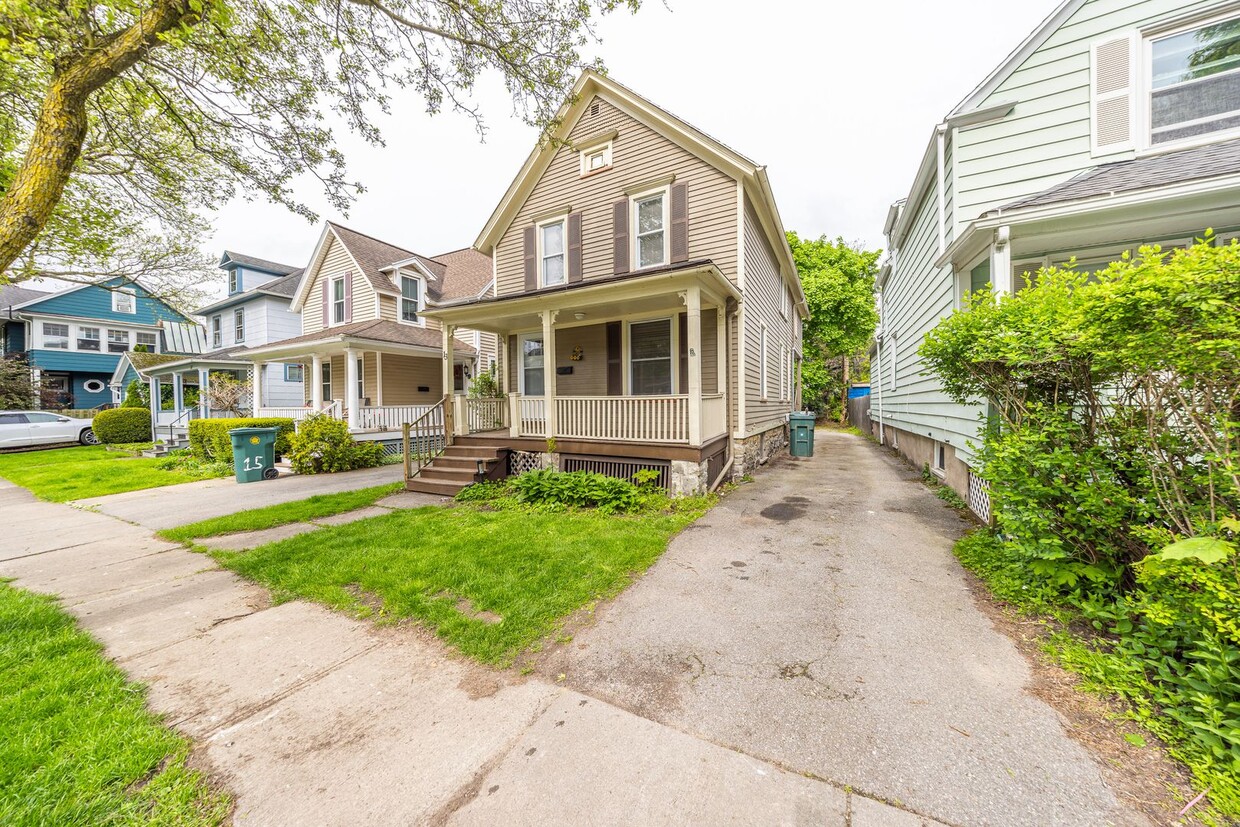 Primary Photo - Park Ave 5 Bed 2 Bath Off Street Parking F...
