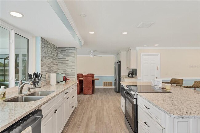 Building Photo - 5585 Contento Dr