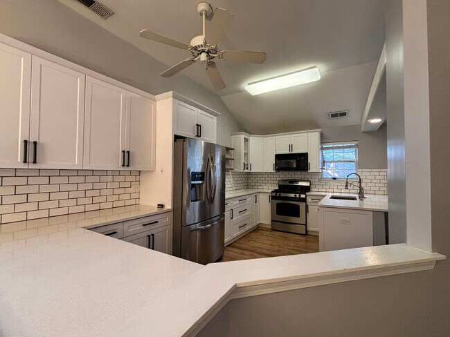 Building Photo - 1391 Grayshire Ct