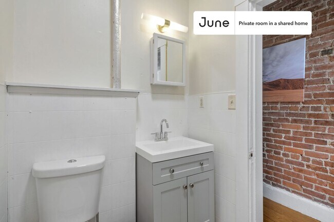 Foto del edificio - Room in Shared 4 bed/1 bath home in Allston