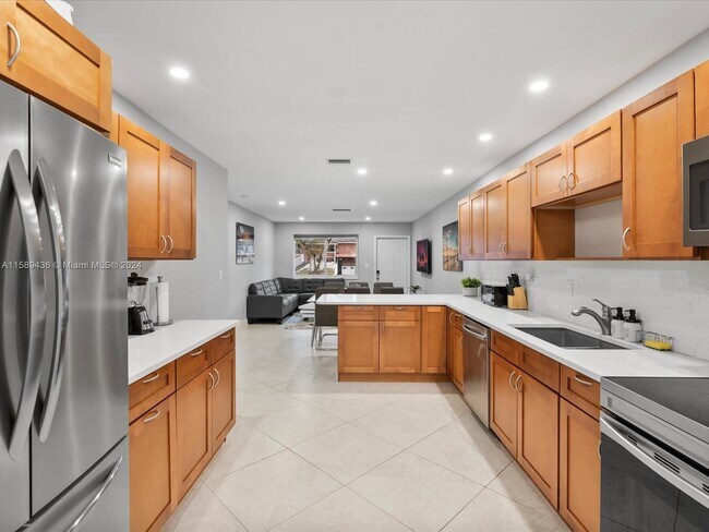 Foto del edificio - 5061 SW 27th Ave