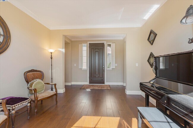 Building Photo - 5656 Lysander Way