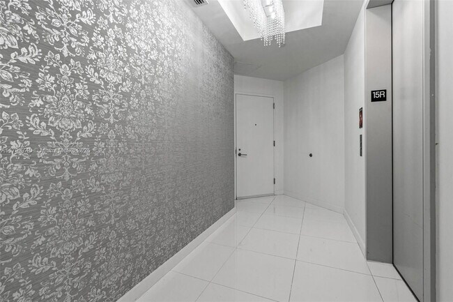 Foto del edificio - 851 NE 1st Ave