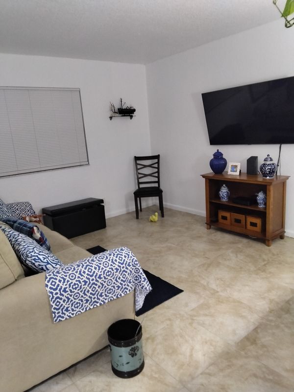 Foto del edificio - 399 Brittany Dr