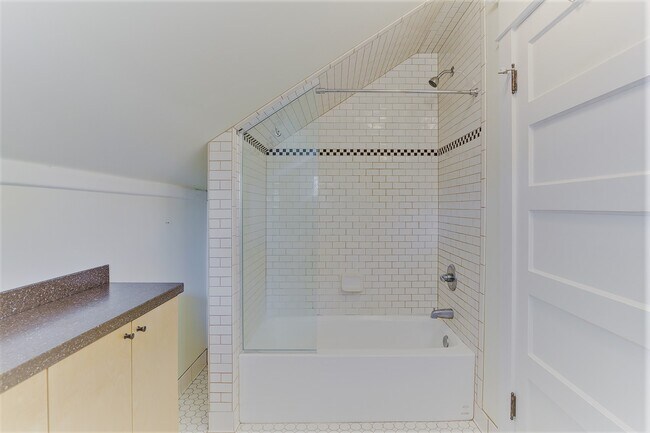 Building Photo - 6538 Earl Ave NW