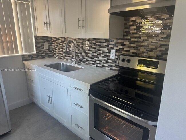 Foto del edificio - 1631 Rodman St