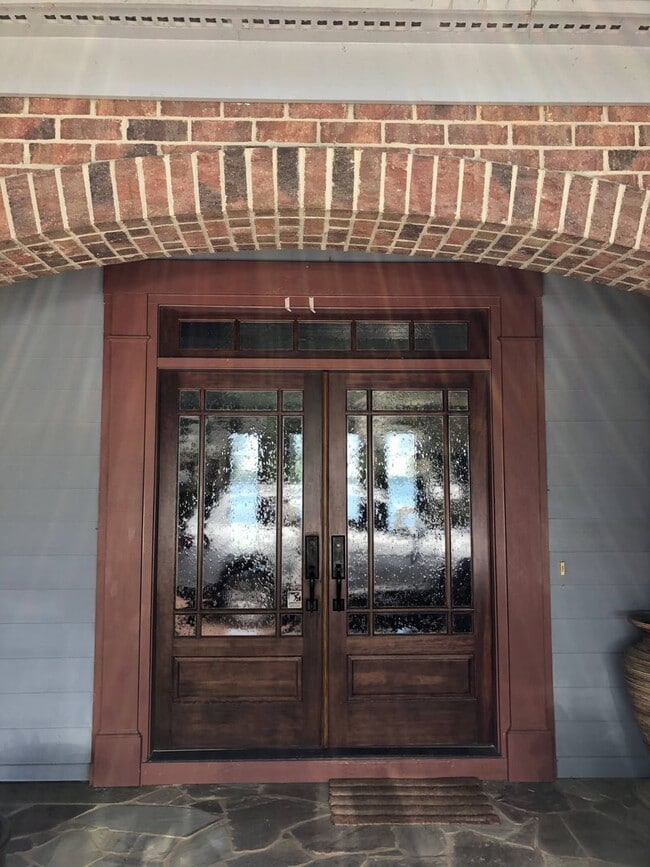 Building Photo - Waterfront turn home on Belle Isle drive s...