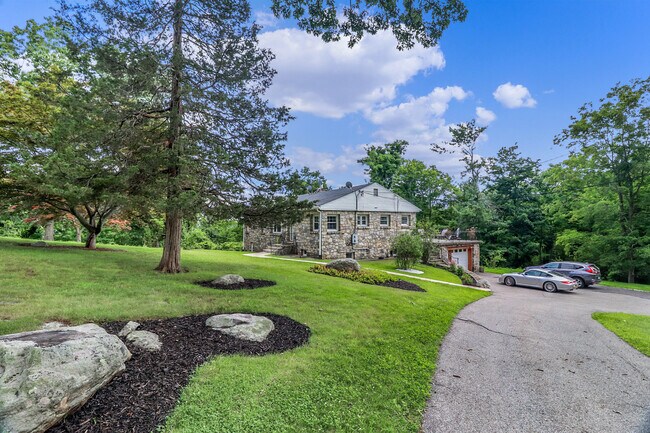 Foto del edificio - 63 Crosby Rd