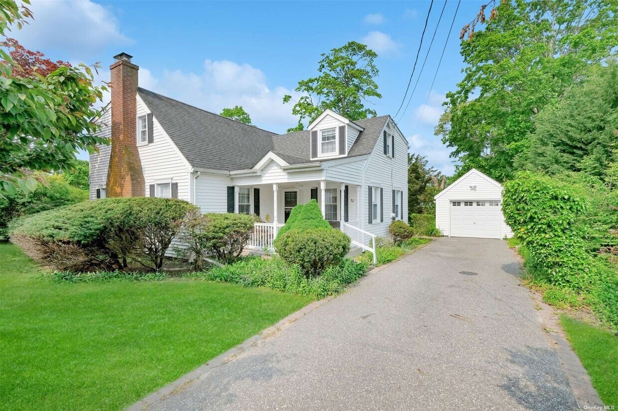 Primary Photo - 52 Connetquot Rd