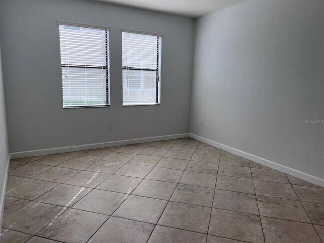 Foto del edificio - "Spacious 5-Bed Retreat with Elegant Hardwood & Granite Finishes in Tampa – 3 Full Baths & 3264 S...