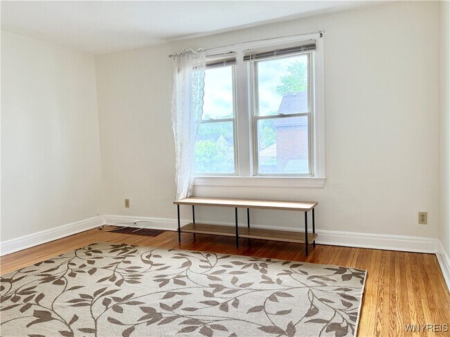 Foto del edificio - 657 Englewood Ave