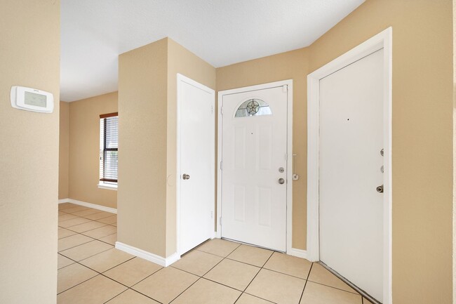 Building Photo - Beautifully Updated Single-Story Home Near...