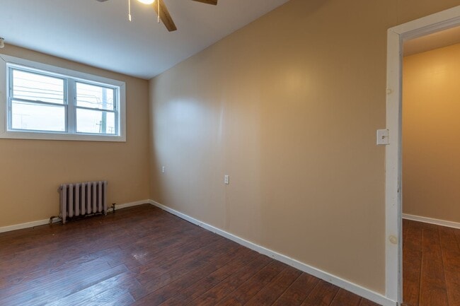 Building Photo - Recently renovated 1 bedroom, 1 bathroom a...